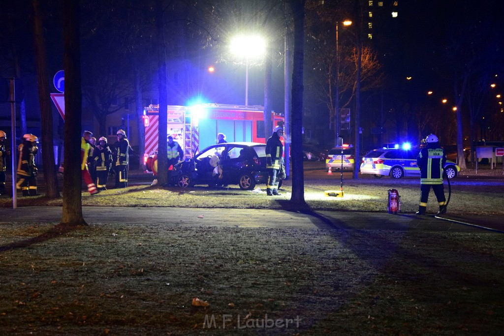 VU PKW Baum Koeln Deutz Deutz Kalkerstr P13.JPG - Miklos Laubert